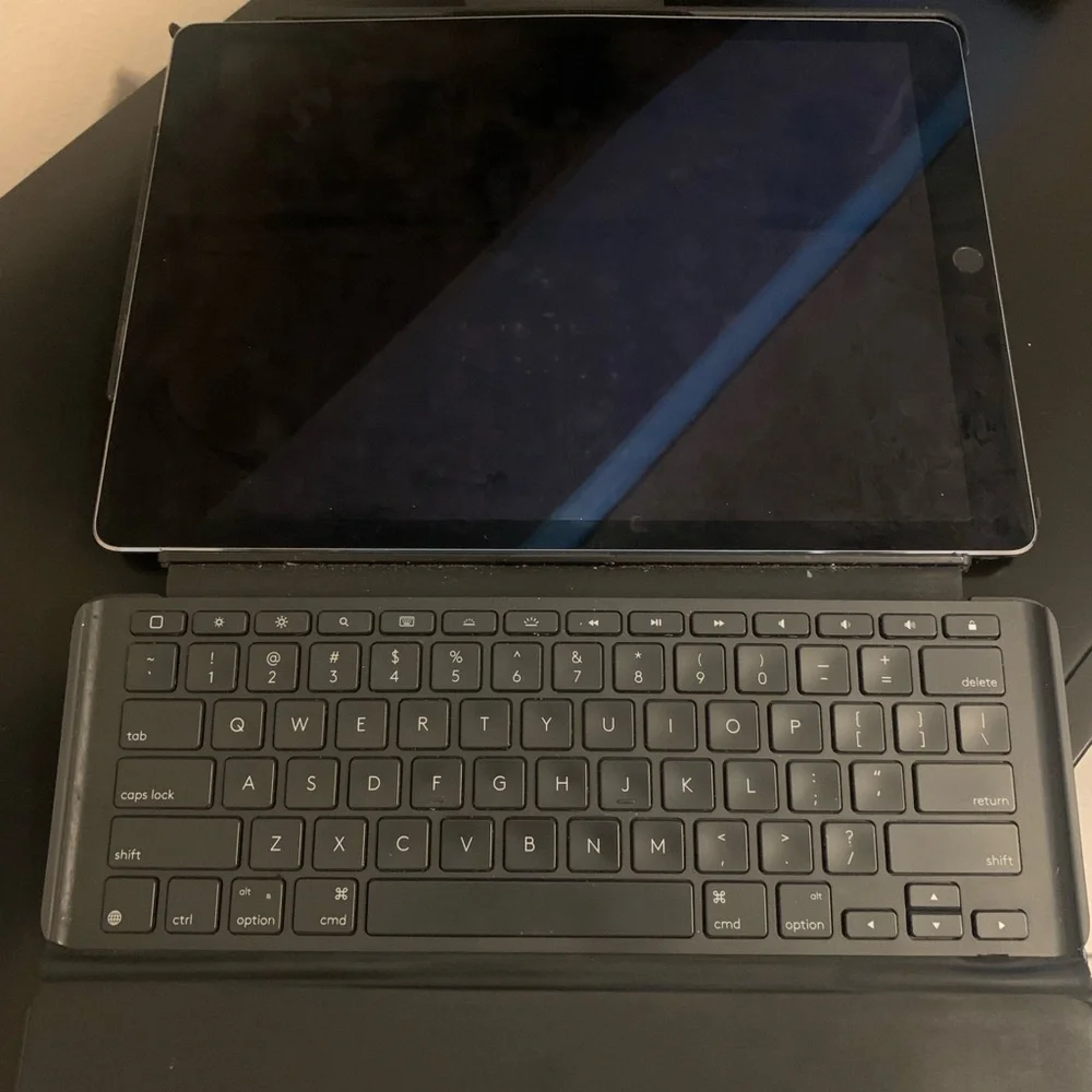 Apple IPad 1st Generation - 512MB - Picture 2 of 8